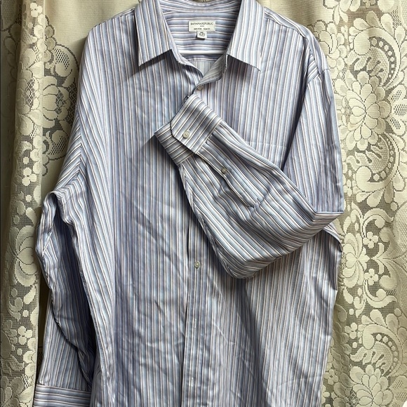Banana Republic Other - Banana Republic 100% cotton Men's Blue Striped Shirt
